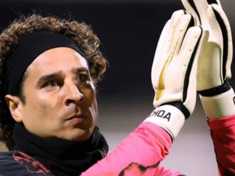 Memo Ochoa, primer portero mexicano en recibir mil goles en contra