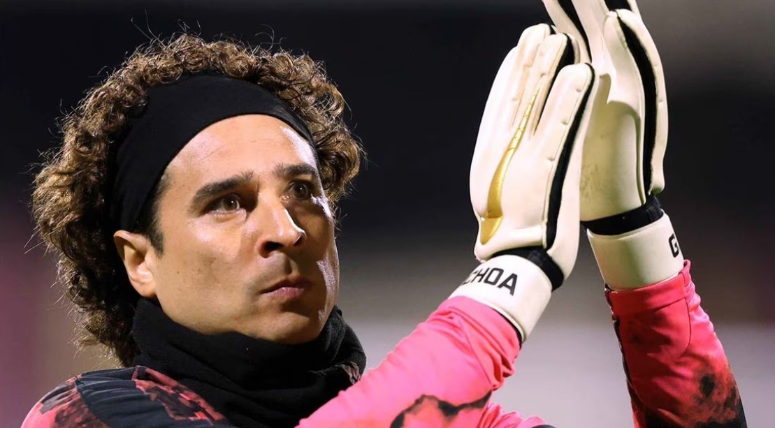 Memo Ochoa, primer portero mexicano en recibir mil goles en contra