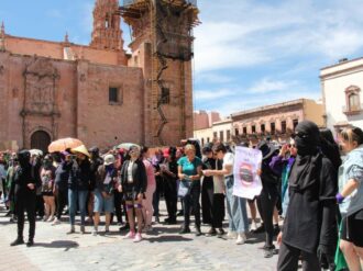 Protestan mujeres y acuerpan a las víctimas de represión del 8M