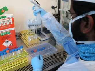 Cofepris autoriza 12 nuevos ensayos clínicos y registro sanitario de 5 medicamentos