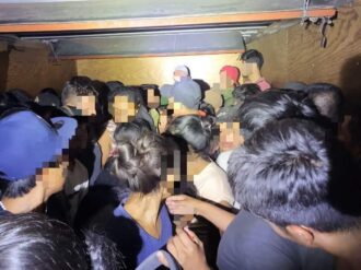 Rescatan a 116 migrantes en Sombrerete; detienen a dos