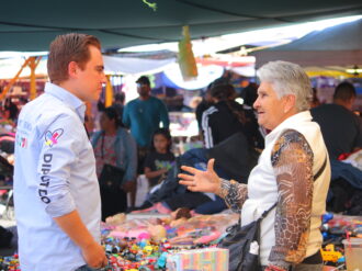 Fortalece Chuy Badillo vínculos con comerciantes del Mercado de Abastos