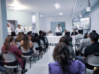 Se reúne Javo Torres con emprendedores de Fresnillo