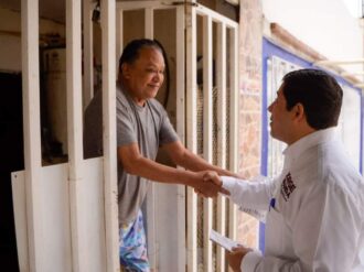 Reciben vecinos de la González Ortega las propuestas de Jorge Miranda