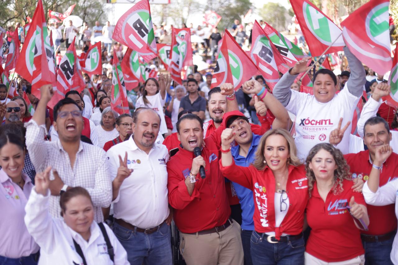 Miguel Varela cierra campaña cercano a la gente