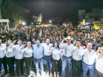 Arropa Juan Aldama a Hassan Garduño en su cierre de campaña