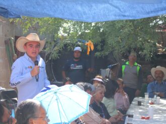 Se compromete Chuy Badillo con habitantes de la colonia Francisco Villa por un Fresnillo mejor