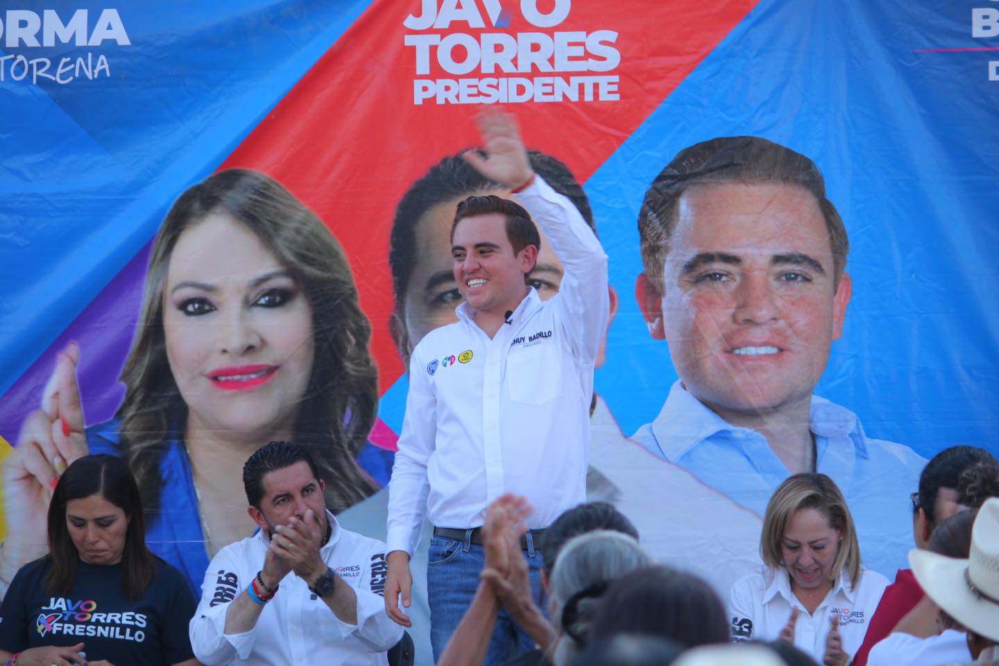 Chuy Badillo recibe apoyo de comunidades en Chichimequillas