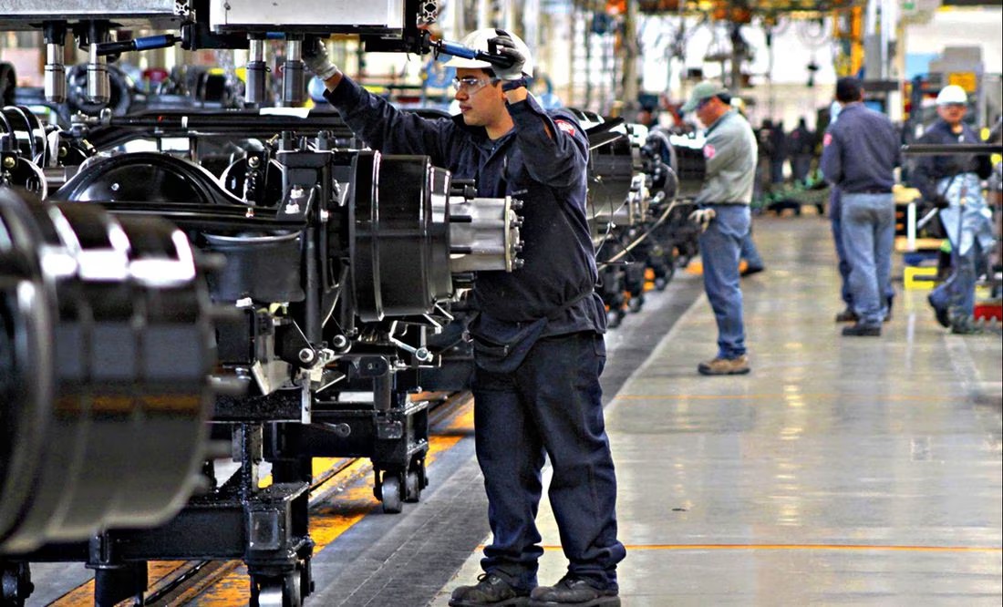 El 27% de los empleados en México trabajan más horas: OCDE