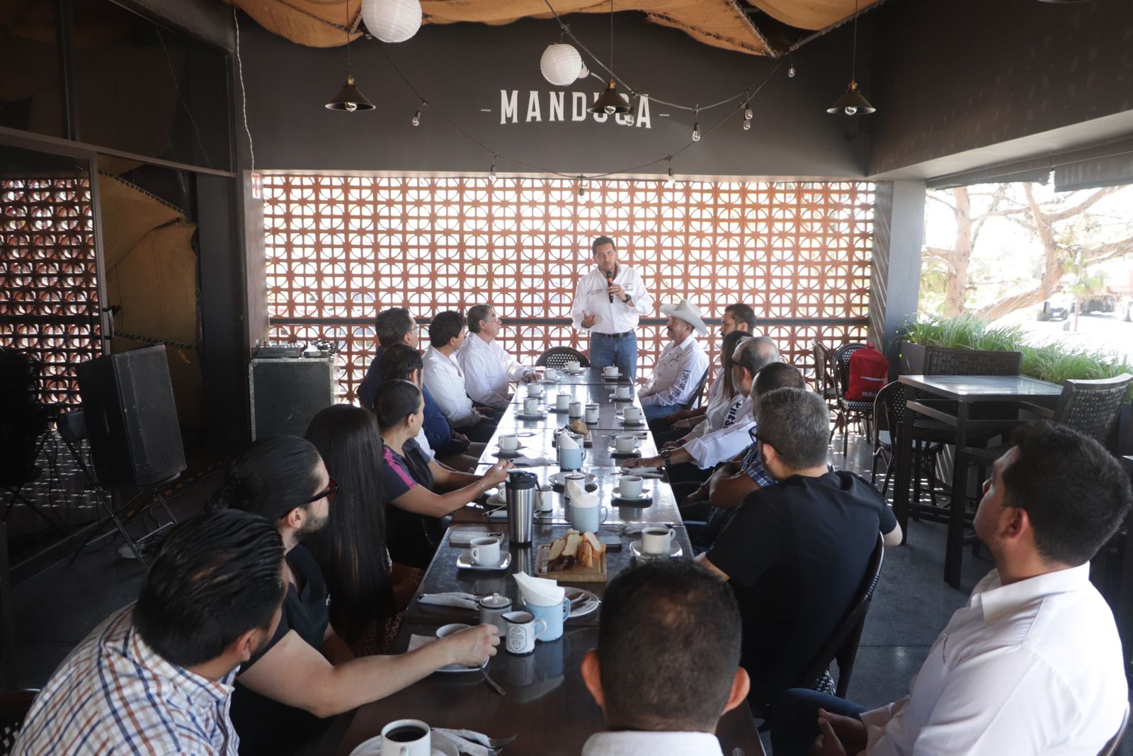 Se reúne Javo Torres con médicos de Fresnillo