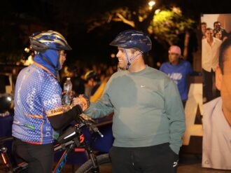 Participa Miguel Varela en rodada nocturna