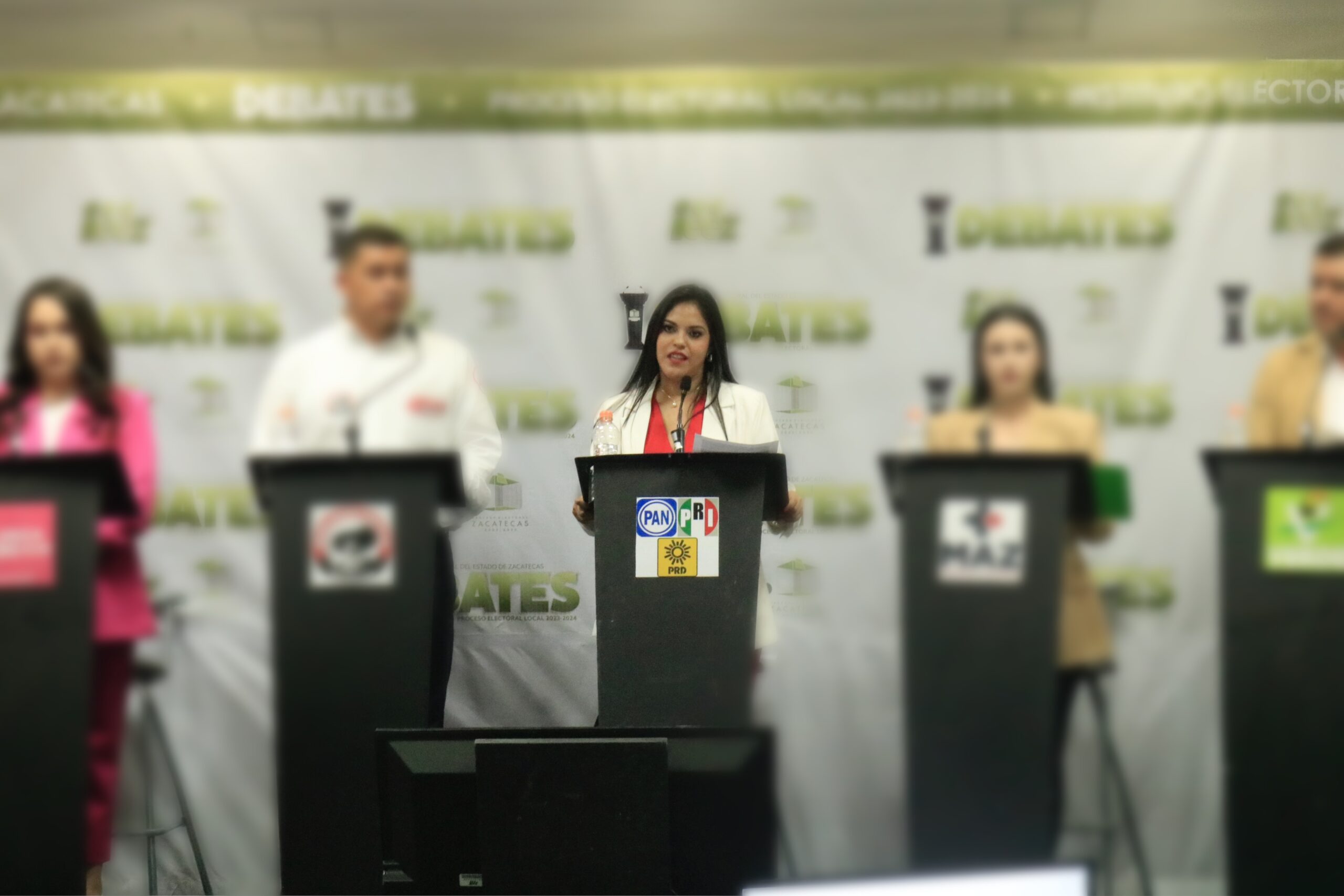 Gana el debate Isadora Santivañez