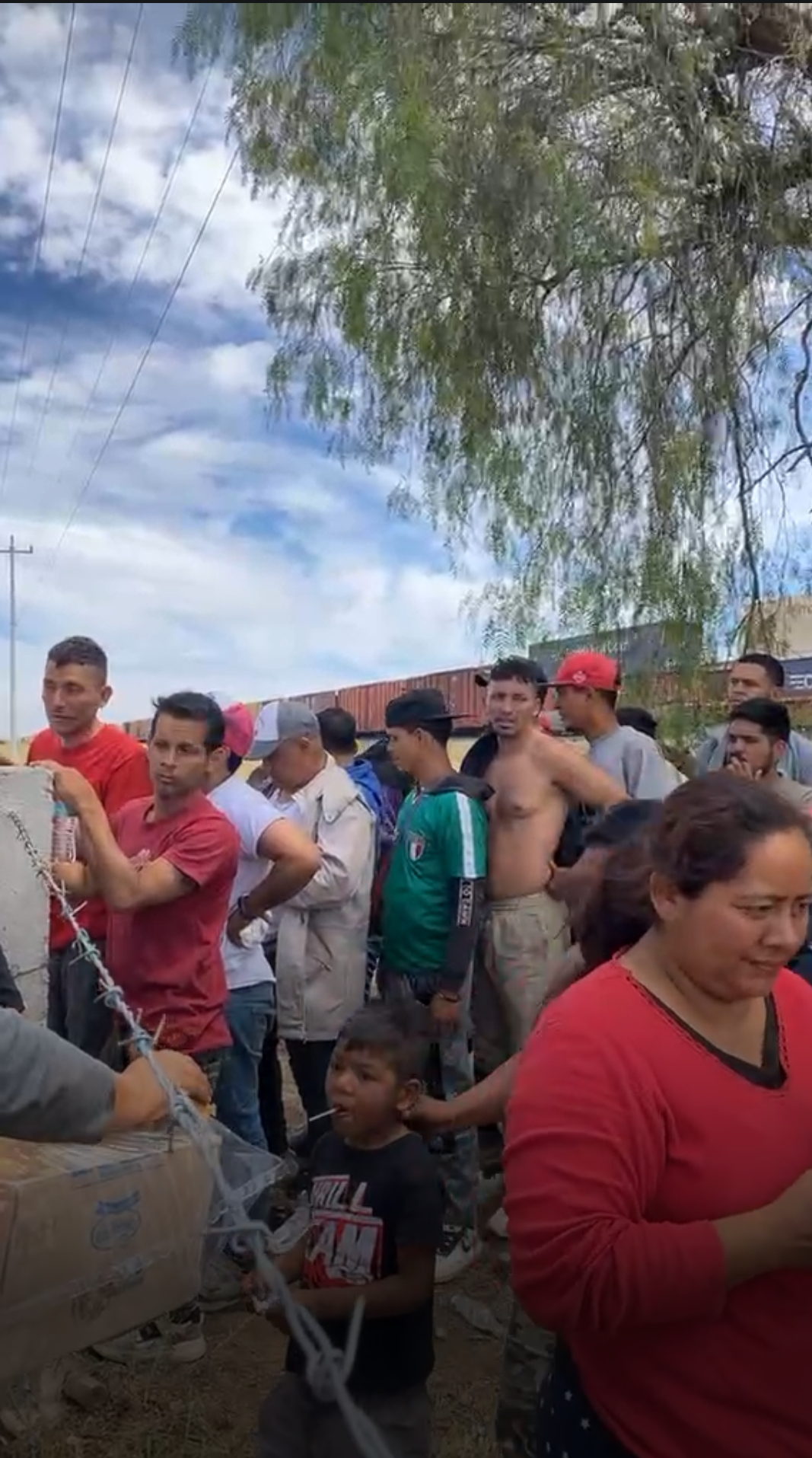 Quedan varados cientos de migrantes en Calera y Guadalupe