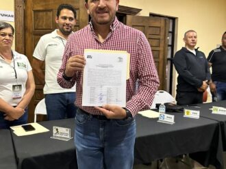 Recibe Javo Torres constancia de mayoría