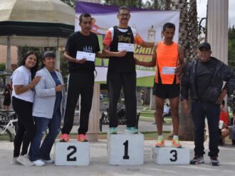 Participan cientos en carrera 5k