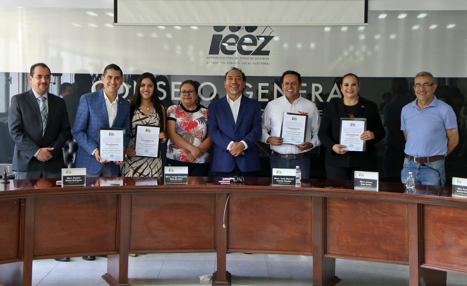Reciben constancias diputados plurinominales