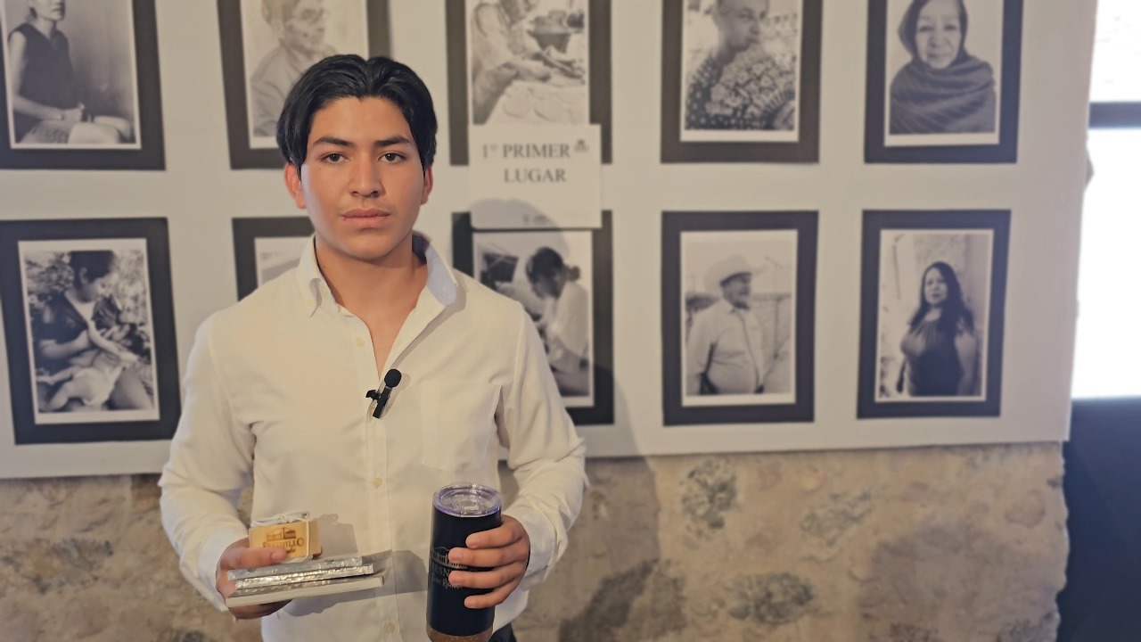Exponen estudiantes del Cecytez obras fotográficas