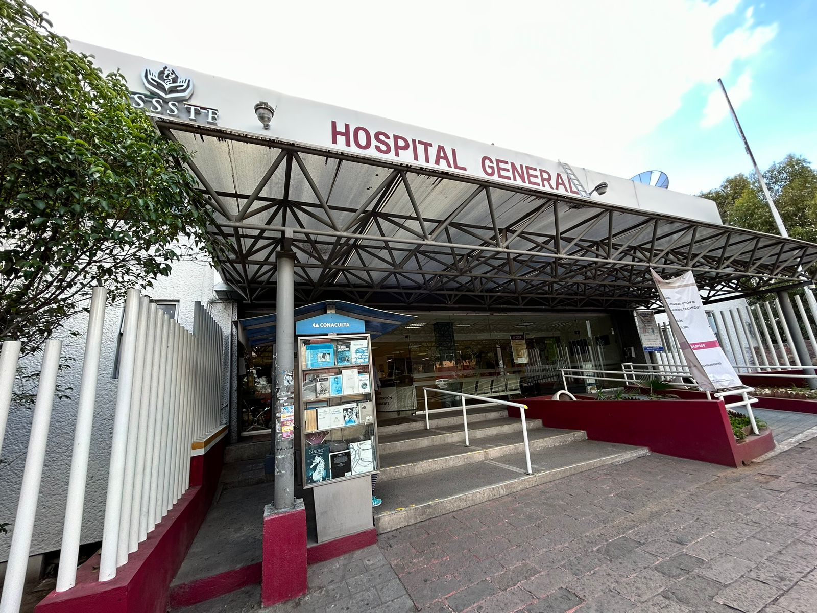 Instalan elevadores en el ISSSTE