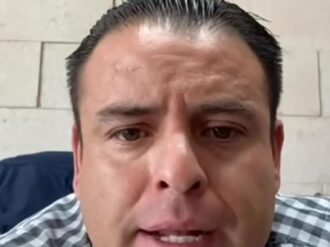 Llama Varela a denunciar baches o fuga de agua