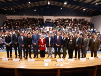 Reitera Varela su compromiso con los jóvenes y la educación