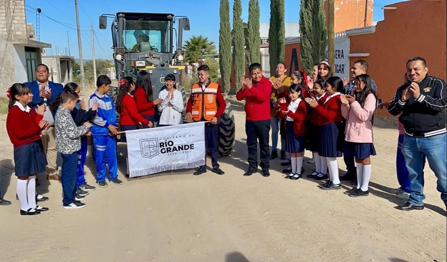 Inicia pavimentación en calles de Río Grande