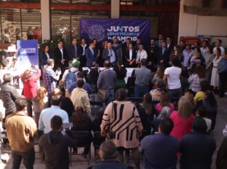 Presenta Miguel Varela a su equipo de trabajo