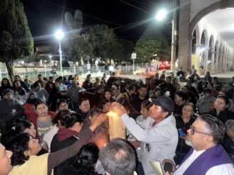 En Chalchihuites, honran a los fallecidos con la Procesión de la Eterna Luz