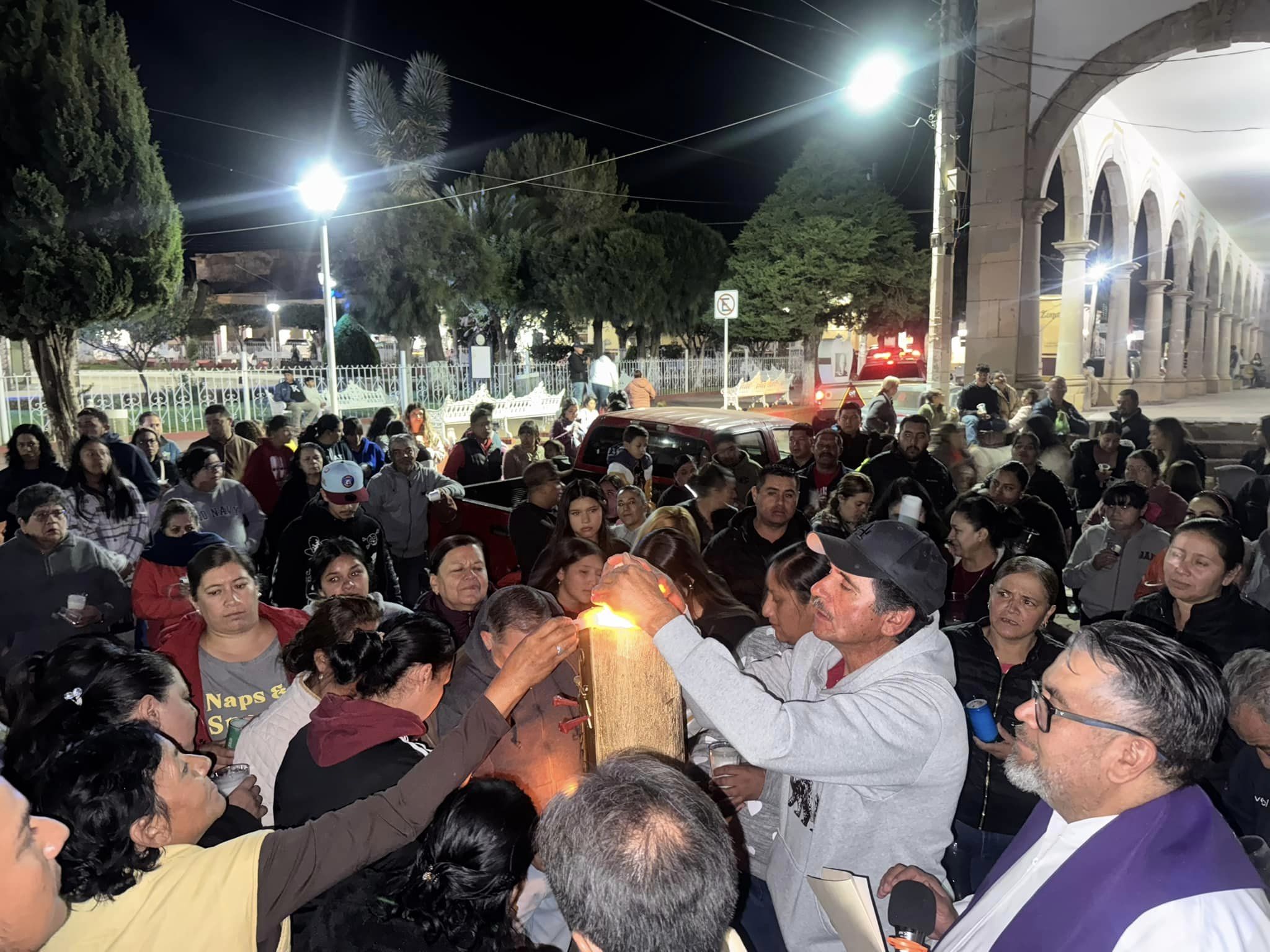 En Chalchihuites, honran a los fallecidos con la Procesión de la Eterna Luz