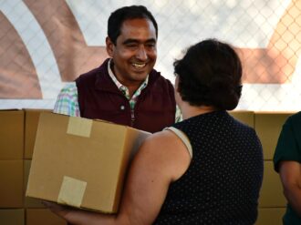 Entregan en Guadalupe apoyos alimentarios