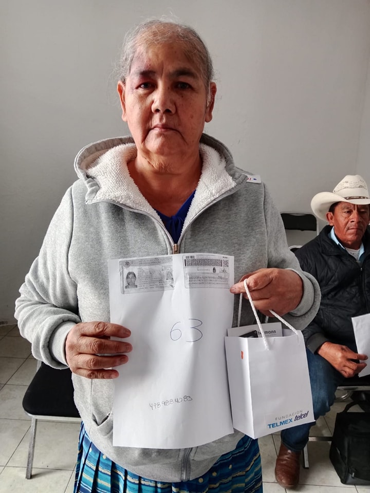 Entregan aparatos auditivos en Nieves