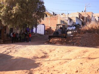 Pavimentan calle Colombia en Las Américas