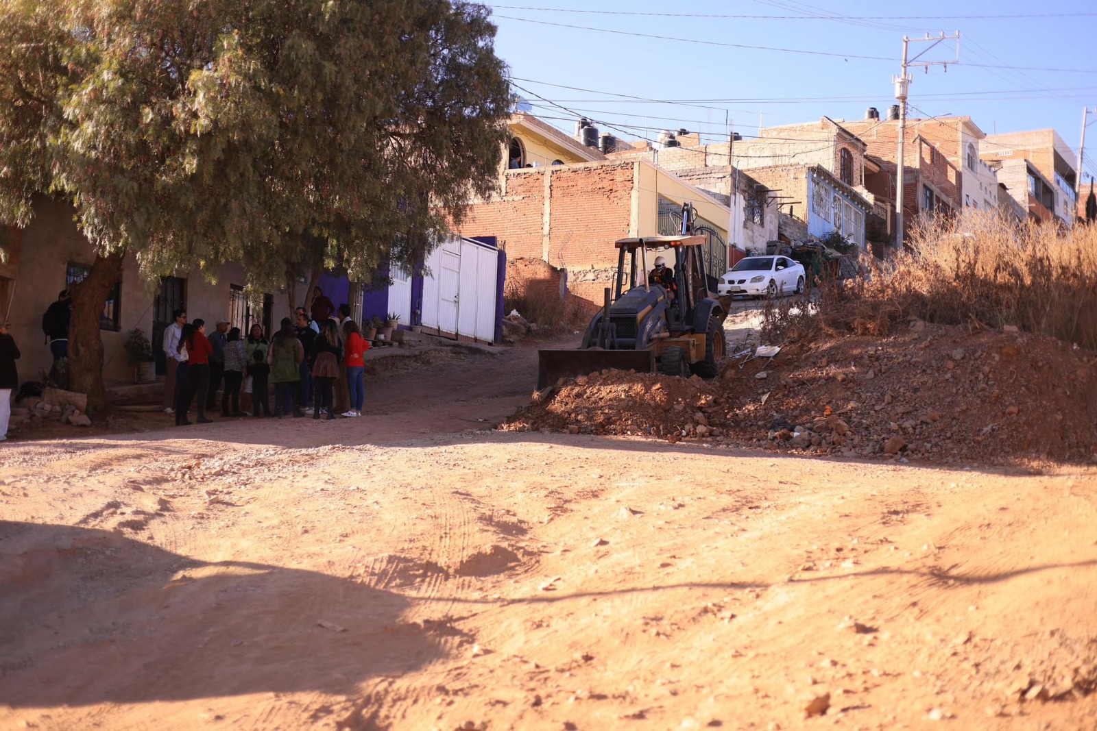 Pavimentan calle Colombia en Las Américas
