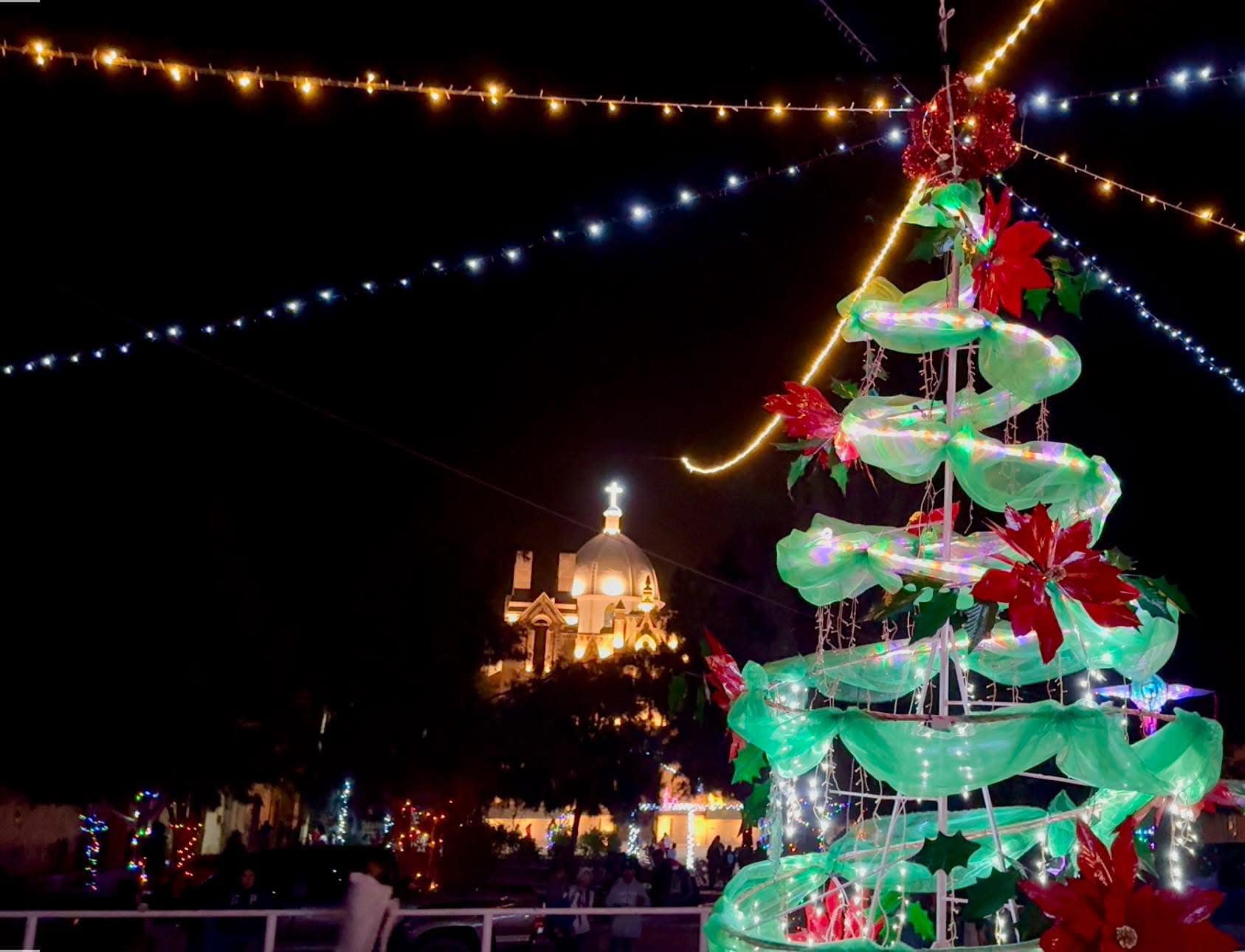 Llevan a comunidades de Villa de Cos la magia de la Navidad