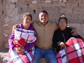 Llevan apoyos invernales a comunidades de Villa de Cos