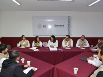 Inicia distribución de las tarjetas de la Beca Rita Cetina