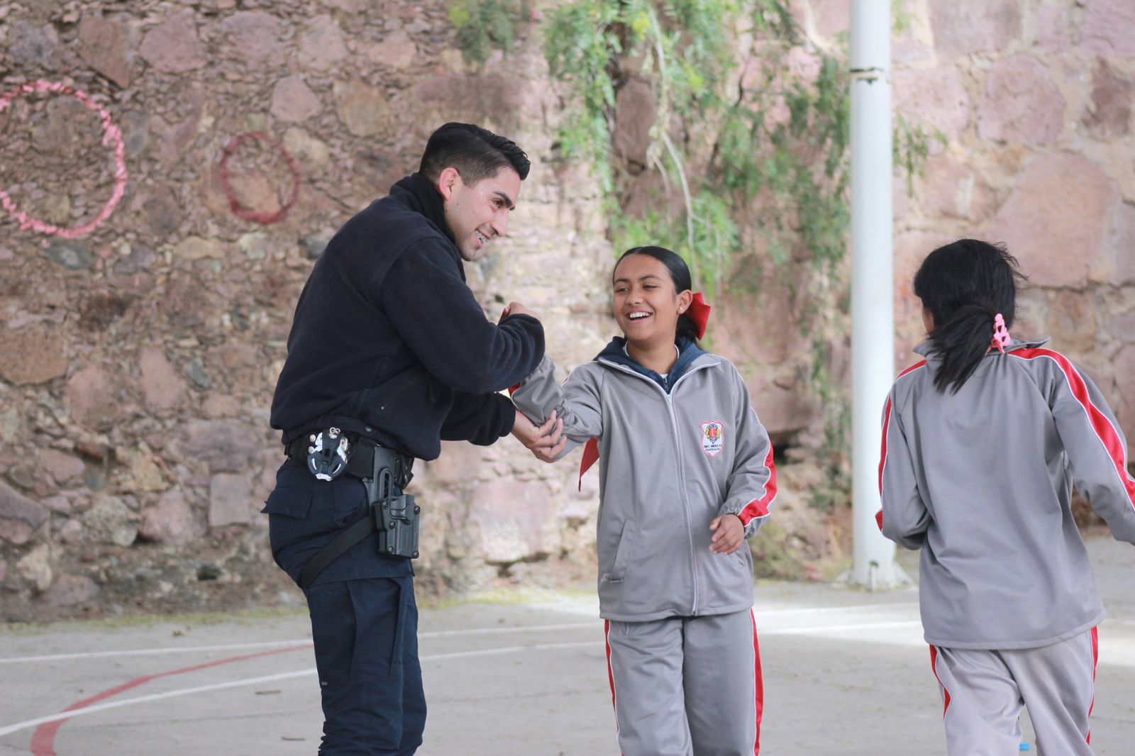 Atiende Escuela Segura a alumnos de la escuela Club de Leones