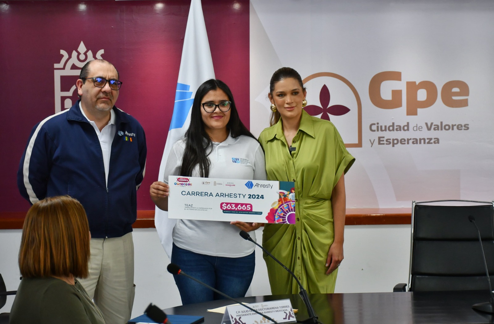 Entrega Guadalupe donativos a asociaciones civiles