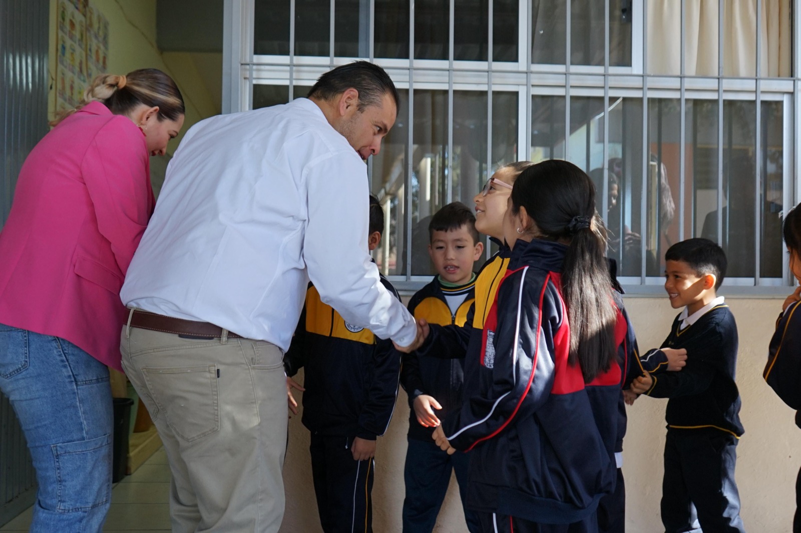 Se compromete Varela con la educación