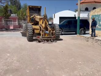 Pavientan calles en El Rucio, Villa de Cos