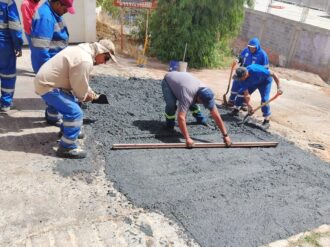 Realizan labores de bacheo en la Agronómica