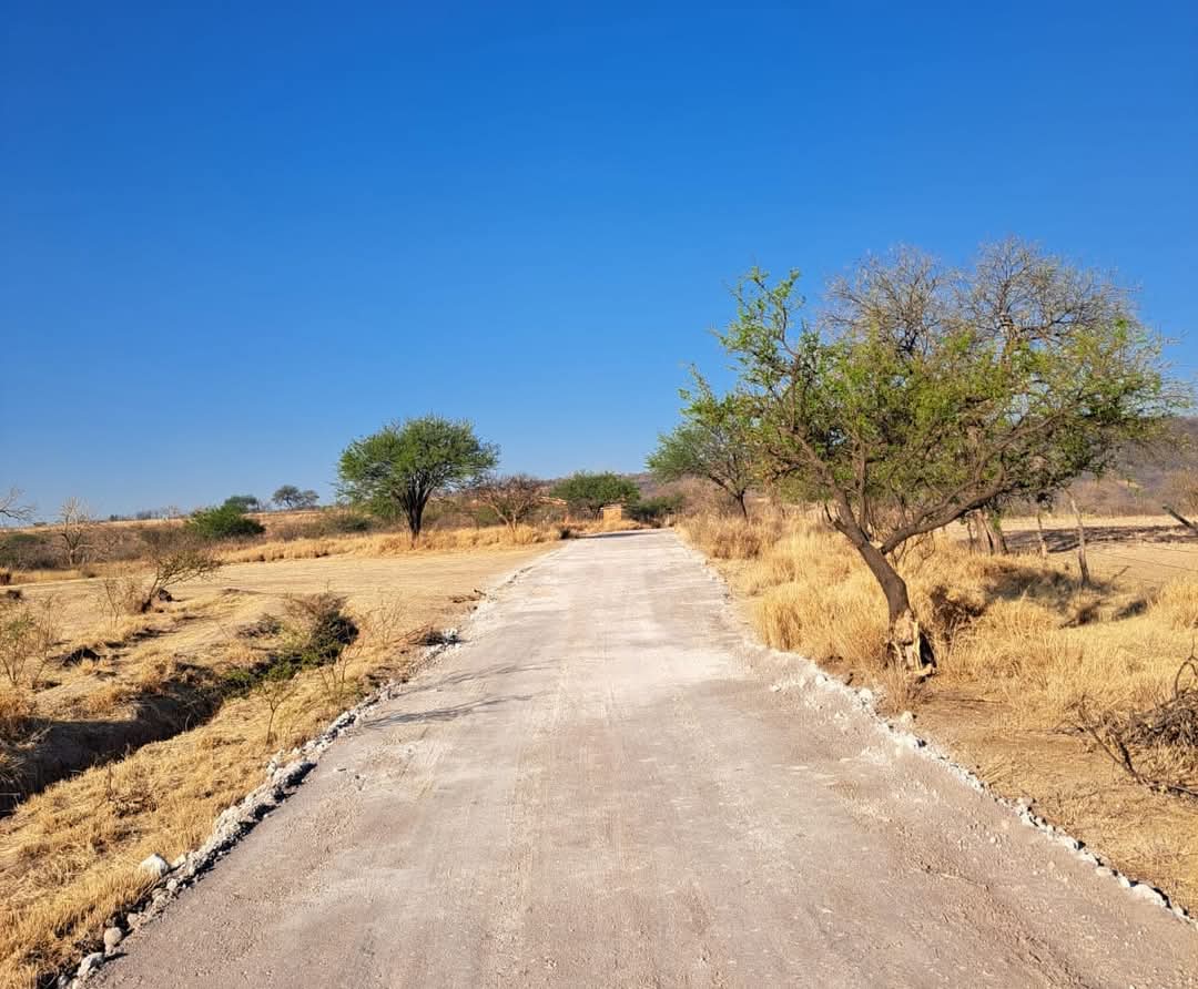 Rehabilitan en Chalchisco de Abajo el camino al jardín de niños 