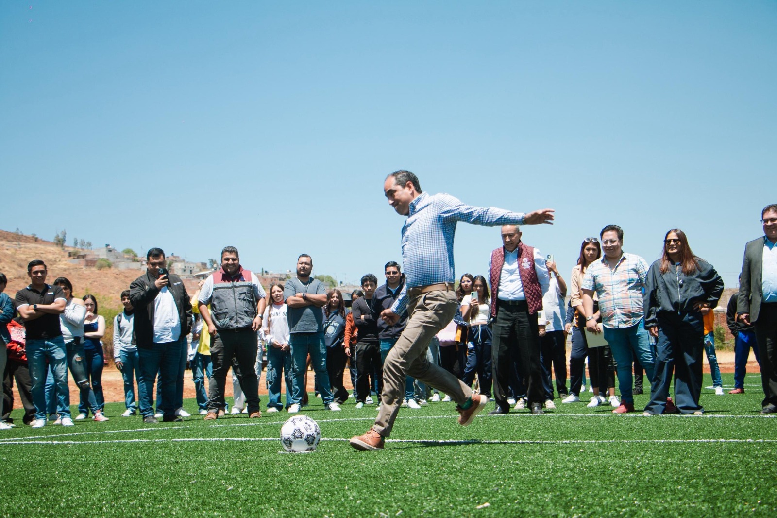 Terminan y entregan cancha y muro perimetral en la Preparatoria II de la UAZ
