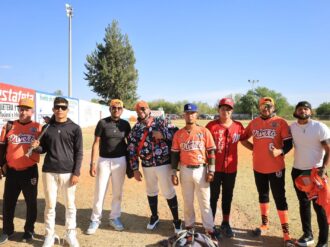 Inaugura Griselda Romero el torneo de beisbol en Juan Aldama
