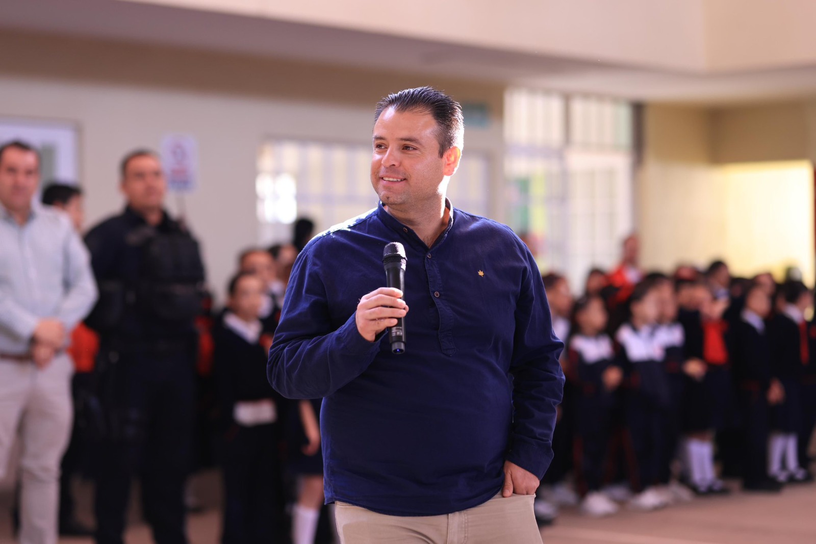 Visita Miguel Varela al Colegio Idaltu