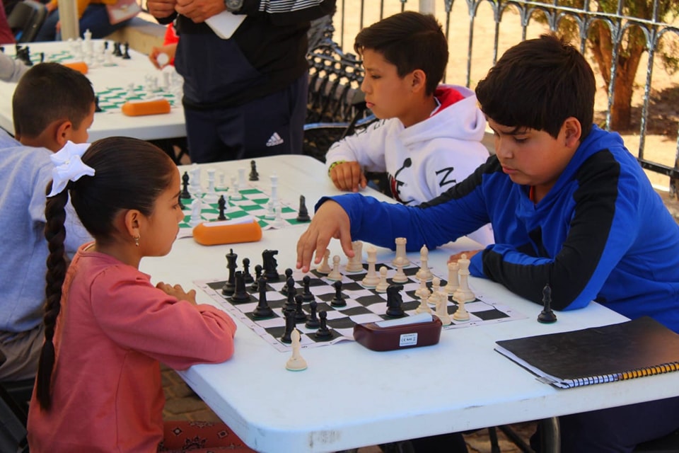 Miden talento pequeños ajedrecistas en Nieves