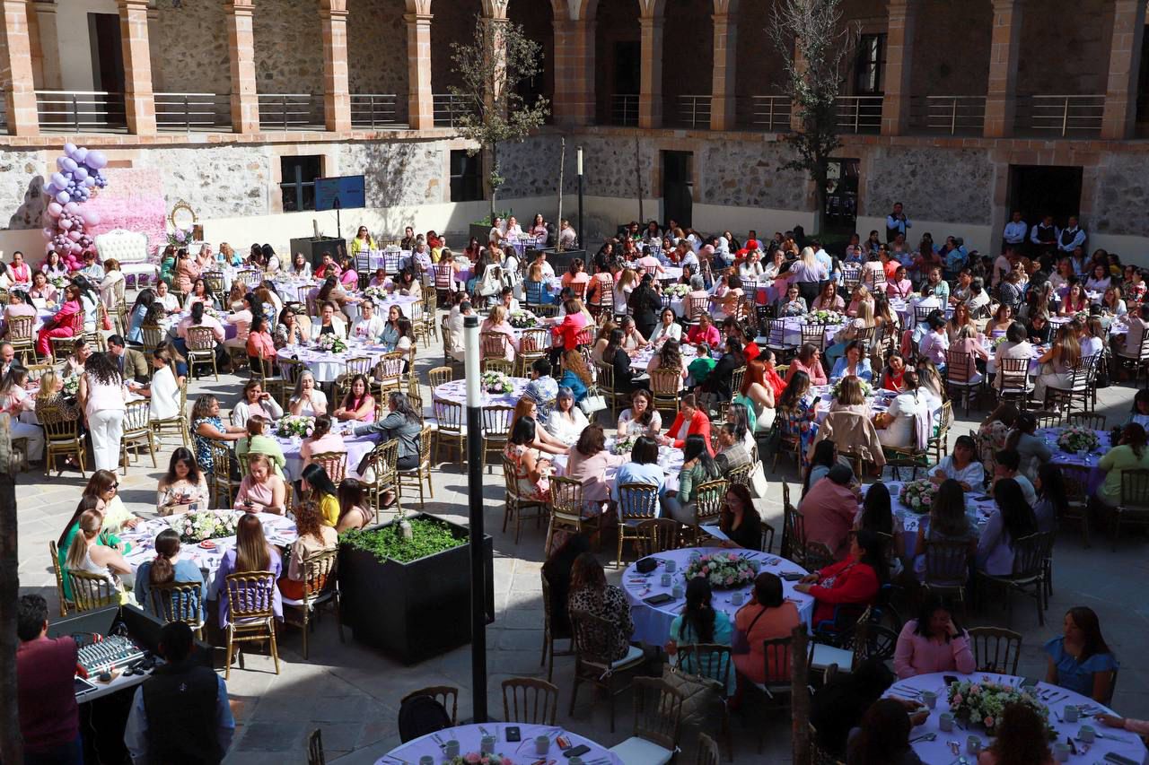 Honran a las madres que trabajan en el Ayuntamiento de Fresnillo