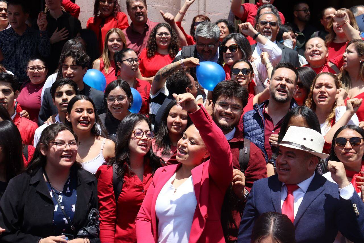 Presentan sus propuestas Jenny González y Ángel Román