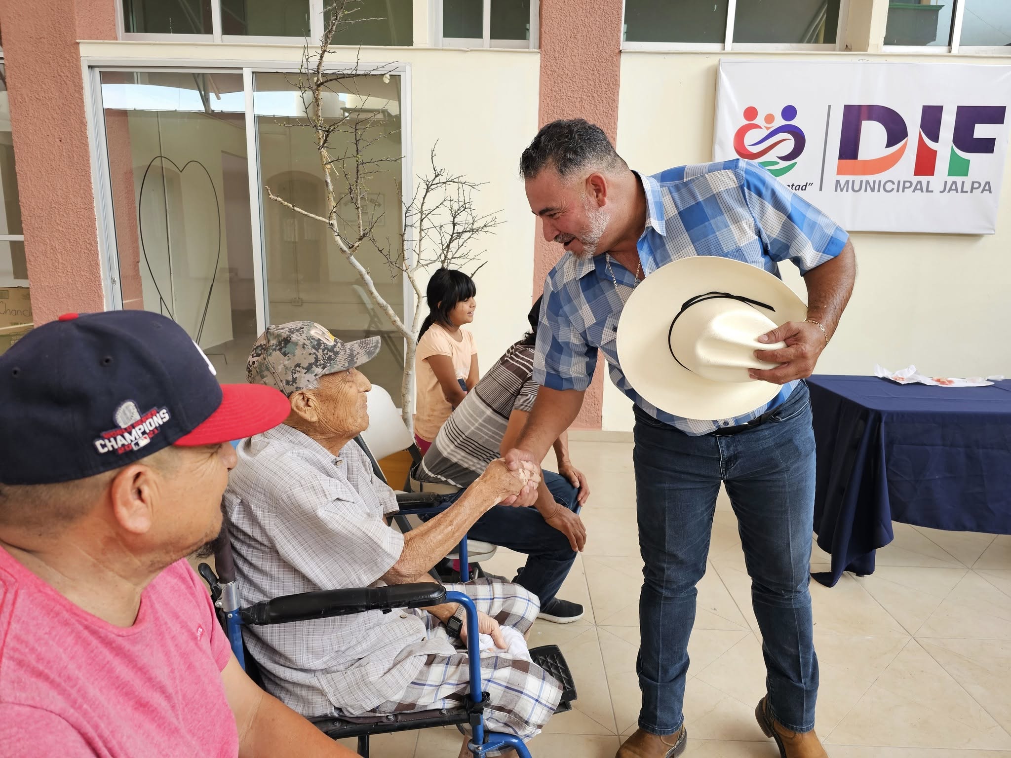 Entregan prótesis dentales a bajo costo
