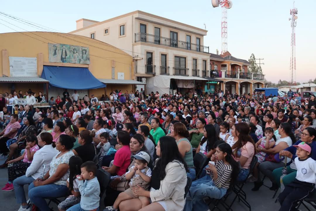 Festejan a las madrecitas de Villa de Cos
