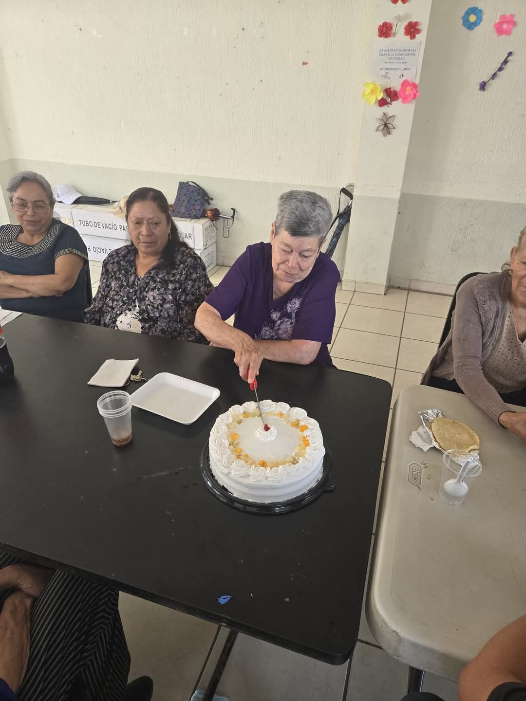 Festejan a las mamás de la tercera edad